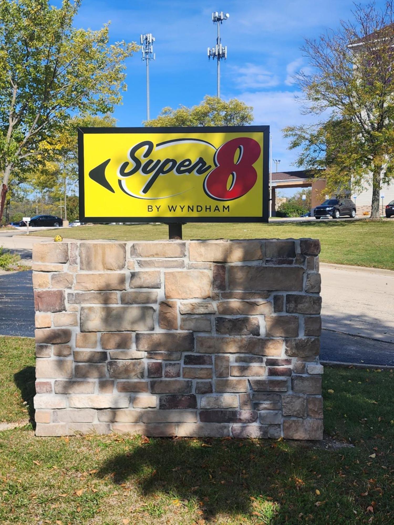 Super 8 By Wyndham Rockford I-90 Casino District Hotel Kültér fotó